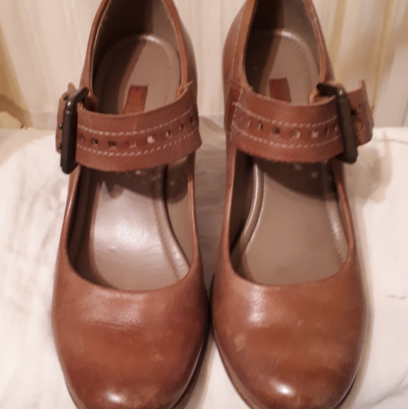 ECCO Genuine leather mary jane sandals. Size 6, Tan - Picture 2 of 5